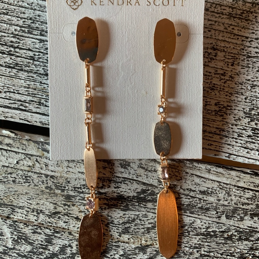 Women's earrings